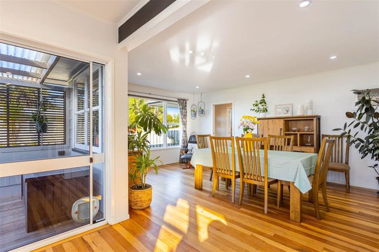 Photo of property in 123 Waimumu Road, Massey, Auckland, 0614