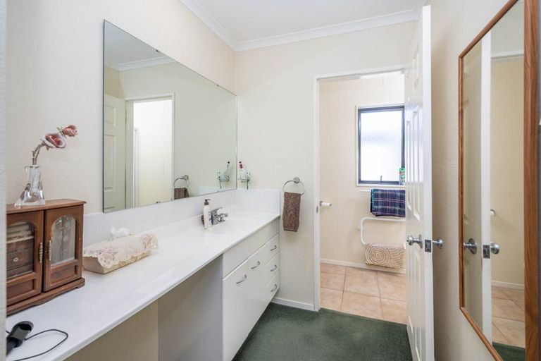 Photo of property in 5 Palm Grove Drive, Western Heights, Hamilton, 3200