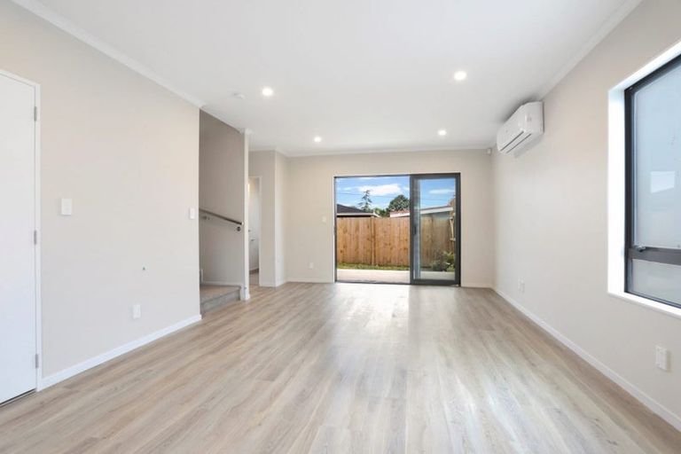 Photo of property in 10e Roberts Road, Te Atatu South, Auckland, 0610