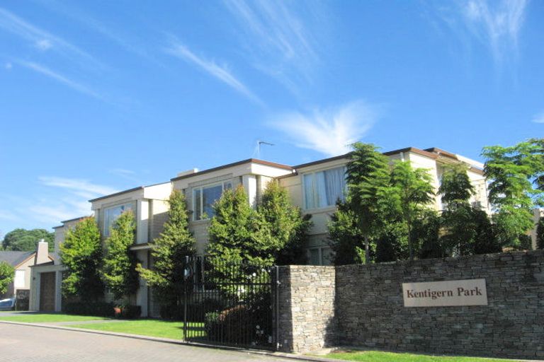 Photo of property in 66 Grammar School Road, Pakuranga, Auckland, 2010