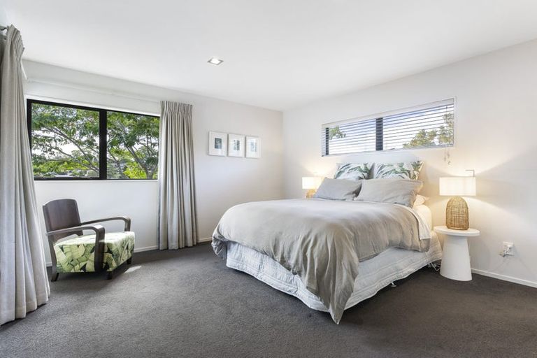 Photo of property in 43 Kenmure Avenue, Forrest Hill, Auckland, 0620