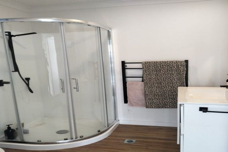 Photo of property in 2 Ara Paripari, Tawa, Wellington, 5028