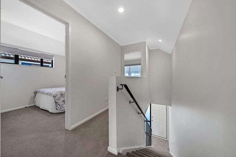 Photo of property in 2/27 Kellaway Drive, East Tamaki, Auckland, 2013