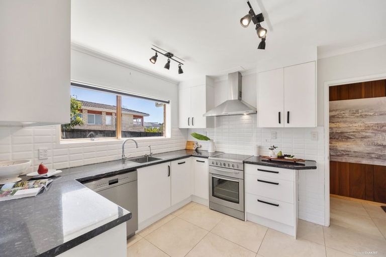 Photo of property in 34 Meadway, Sunnyhills, Auckland, 2010