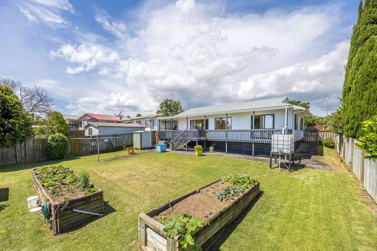 Photo of property in 32 Wai Iti Place, Clendon Park, Auckland, 2103