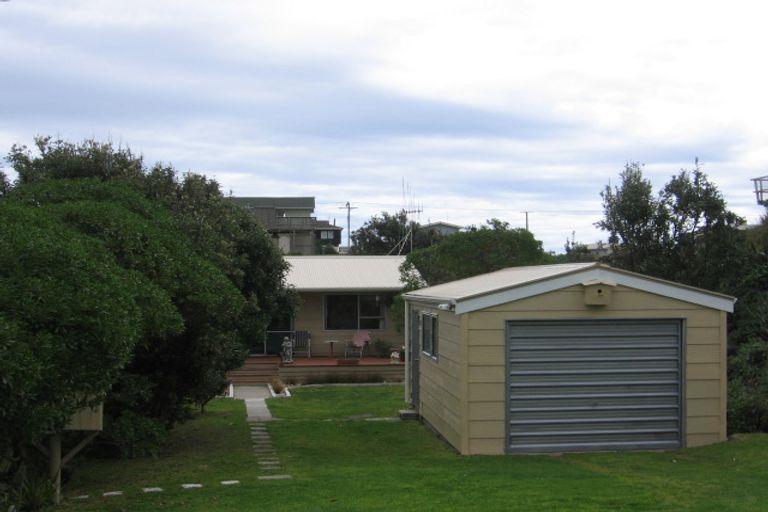 Photo of property in 16 Nelson Street, Foxton Beach, Foxton, 4815