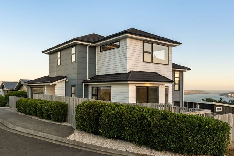 Photo of property in 2 Cessna Way, Newlands, Wellington, 6037