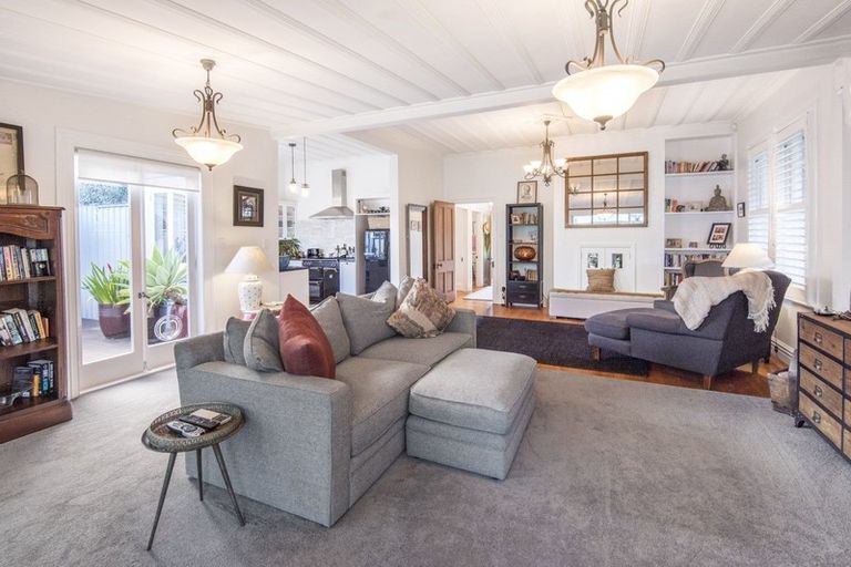 Photo of property in 6 Kapai Road, Devonport, Auckland, 0624