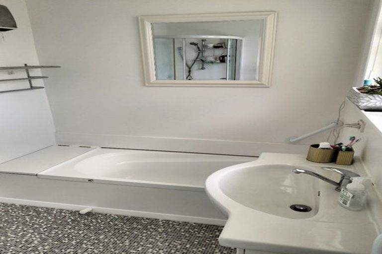 Photo of property in 1 Iris Grove, Trentham, Upper Hutt, 5018