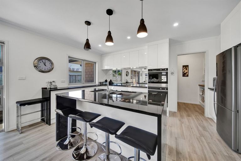 Photo of property in 11 Keene Drive, Bell Block, New Plymouth, 4312