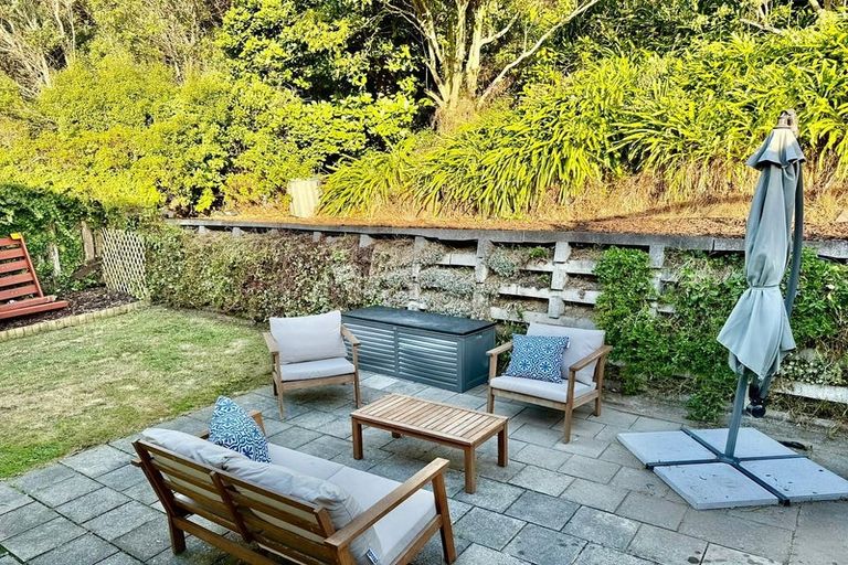 Photo of property in 43 Woodman Drive, Tawa, Wellington, 5028