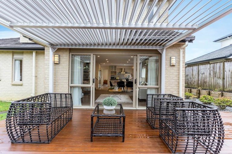 Photo of property in 11 Kouras Place, Flat Bush, Auckland, 2016