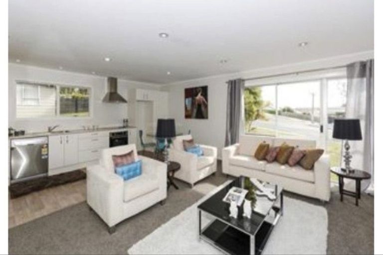 Photo of property in 73 Pine Avenue, Henderson, Auckland, 0612