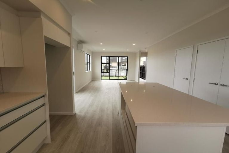 Photo of property in 73 Manarini Road, Westgate, Auckland, 0614