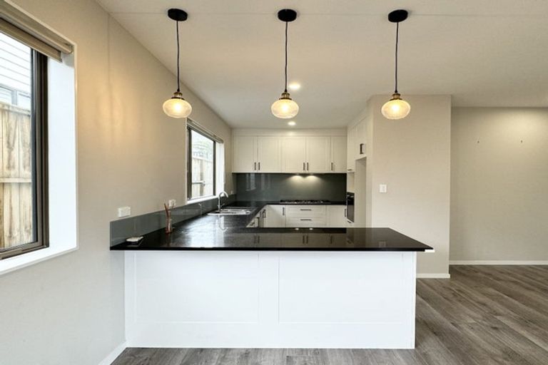 Photo of property in 6b St Catherine Crescent, West Harbour, Auckland, 0618