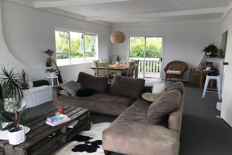 Photo of property in 17 Lyndhurst Road, Te Atatu South, Auckland, 0610