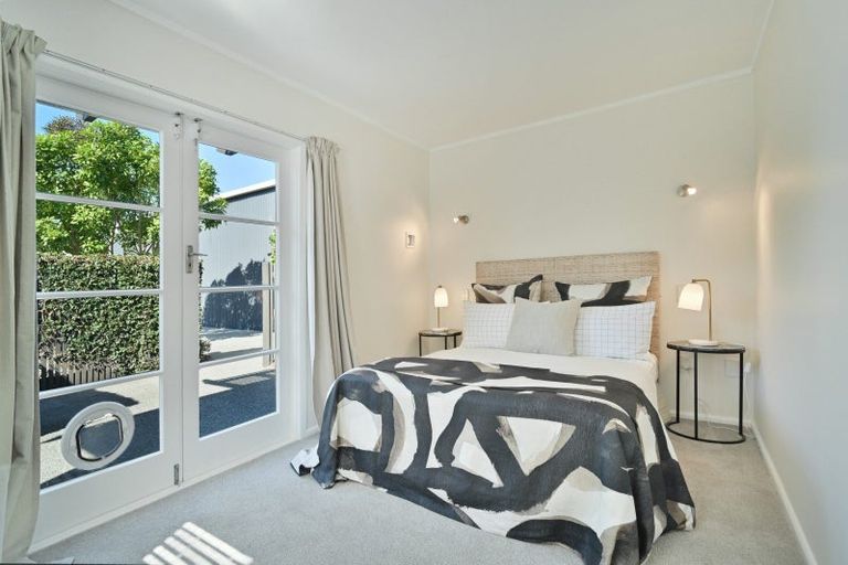 Photo of property in 28 Pitt Street, Clive, 4102