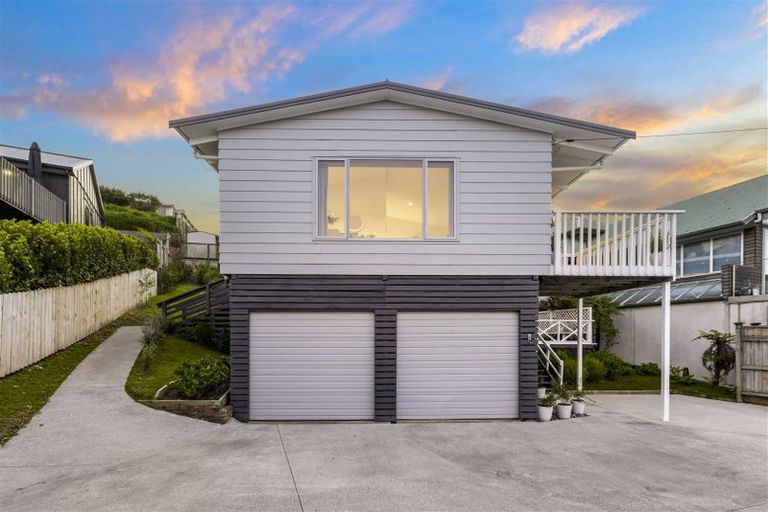 Photo of property in 7 William Bayes Place, Red Beach, 0932