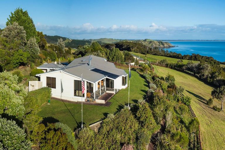 Photo of property in 43 Cable Bay Heights Drive, Cable Bay, 0420