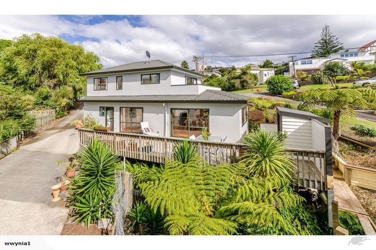 Photo of property in 24a Korotaha Terrace, Rothesay Bay, Auckland, 0630