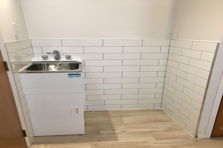 Photo of property in 1/11 Taipari Road, Te Atatu Peninsula, Auckland, 0610