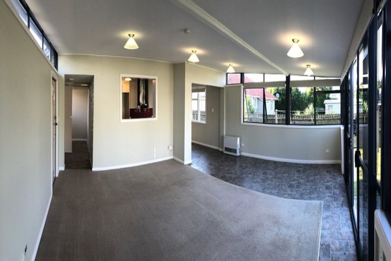 Photo of property in 8 Arimu Road, Papakura, 2110