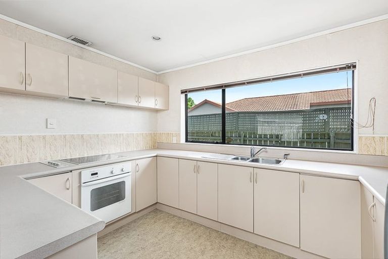 Photo of property in 19 Sturges Road, Henderson, Auckland, 0612