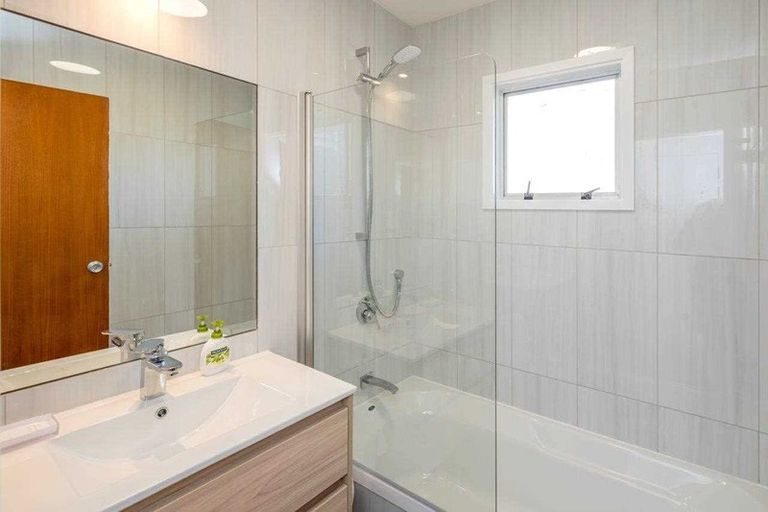 Photo of property in 1 Goldie Place, Waikanae Beach, Waikanae, 5036