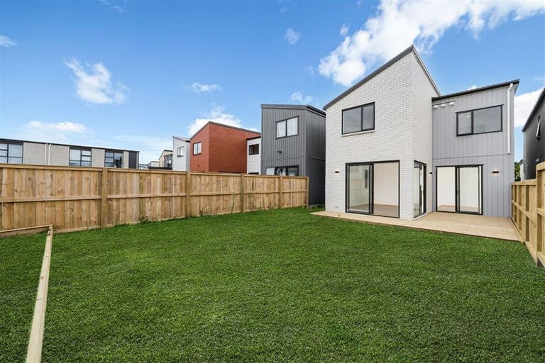 Photo of property in 25 Coast Garden Drive, Hobsonville, Auckland, 0616