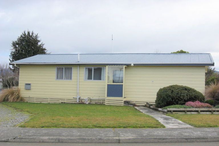 Photo of property in 35 Mckerrow Street, Te Anau, 9600
