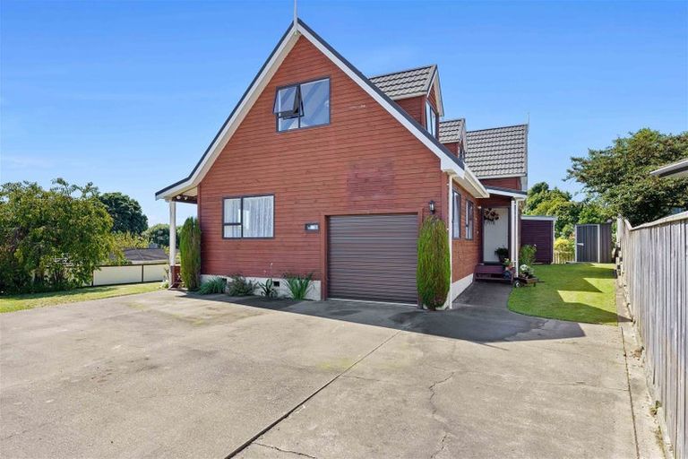 Photo of property in 77 Aorangi Road, Paraparaumu, 5032