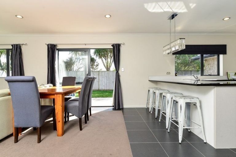 Photo of property in 35 Whitney Place, Rototuna North, Hamilton, 3210