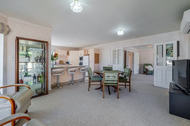 Photo of property in 8 Rothesay Place, Highbury, Palmerston North, 4412