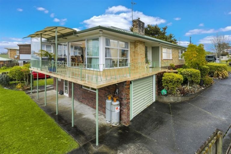 Photo of property in 26 Lyndhurst Road, Te Atatu South, Auckland, 0610