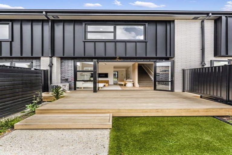 Photo of property in 660d Swanson Road, Swanson, Auckland, 0612