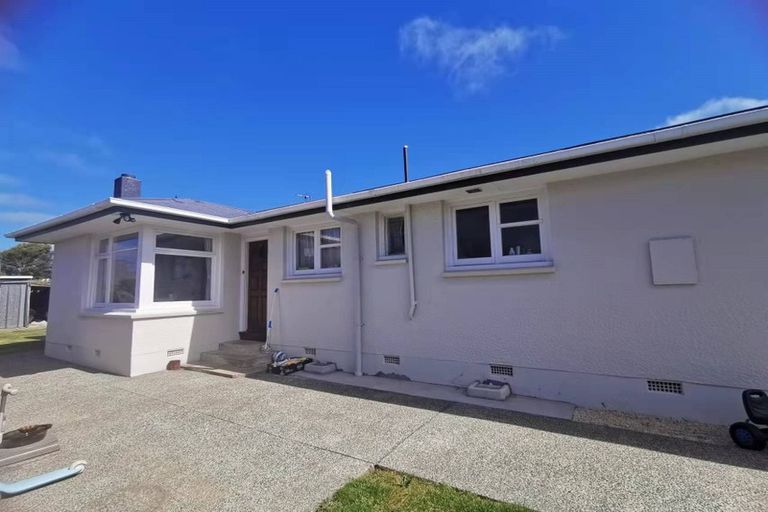 Photo of property in 44 Middlepark Road, Sockburn, Christchurch, 8042