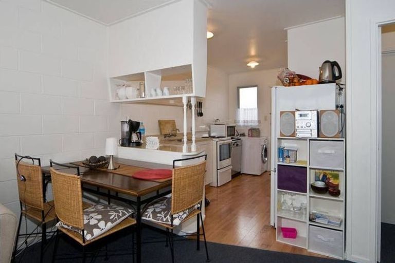 Photo of property in 1 Hinekohu Street, New Lynn, Auckland, 0600