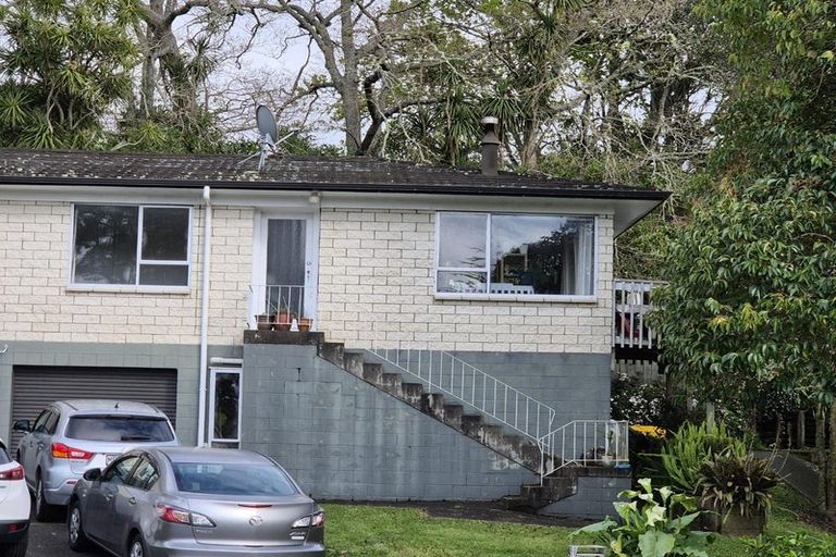 Photo of property in 2/12 Mahuta Grove, Northcote, Auckland, 0627