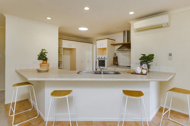 Photo of property in 10 Norm Pellow Drive, Manurewa, Auckland, 2105