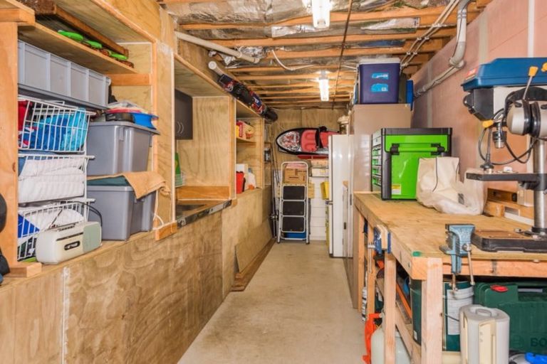 Photo of property in 5 Maidstone Place, Oteha, Auckland, 0632