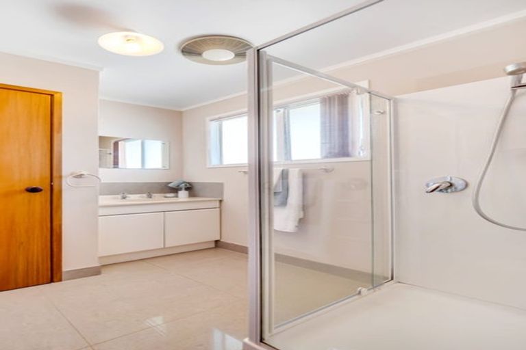 Photo of property in 9 Tyndrum Place, Highland Park, Auckland, 2010