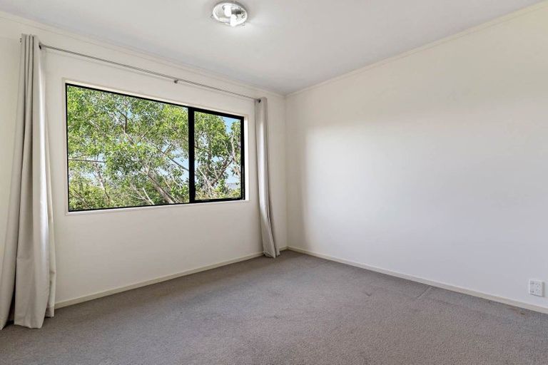 Photo of property in 899a East Coast Road, Northcross, Auckland, 0632