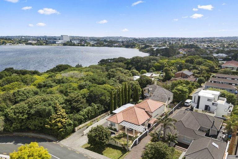 Photo of property in 1/15 Sylvan Park Avenue, Milford, Auckland, 0620