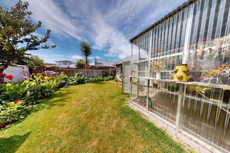 Photo of property in 16 Nikau Street, Takaro, Palmerston North, 4410