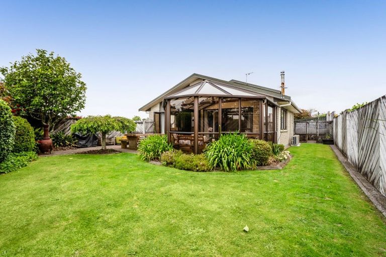 Photo of property in 17 Caledonia Place, Highlands Park, New Plymouth, 4312