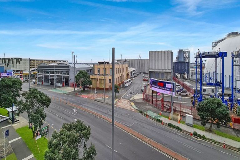 Photo of property in The Docks Apartments, 321/6 Dockside Lane, Auckland Central, Auckland, 1010