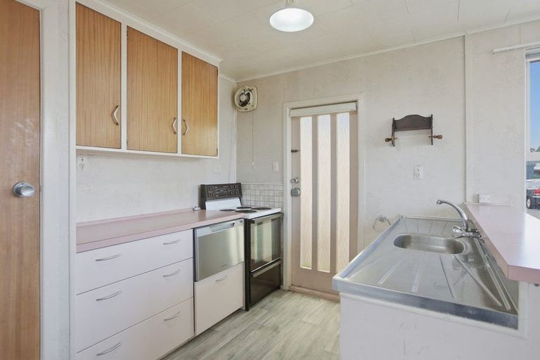 Photo of property in 14 Huatoki Street, Vogeltown, New Plymouth, 4310