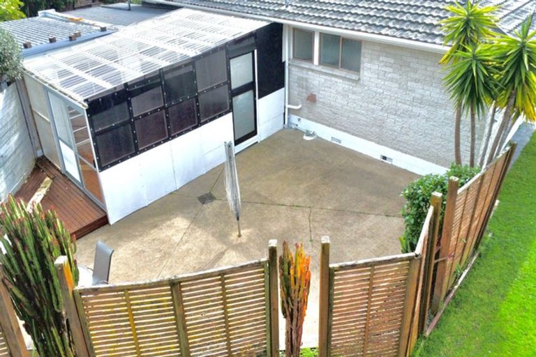 Photo of property in 1/166 Fisher Parade, Farm Cove, Auckland, 2012