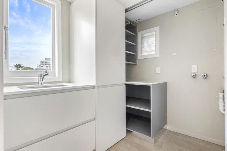 Photo of property in 206 Hurstmere Road, Takapuna, Auckland, 0622