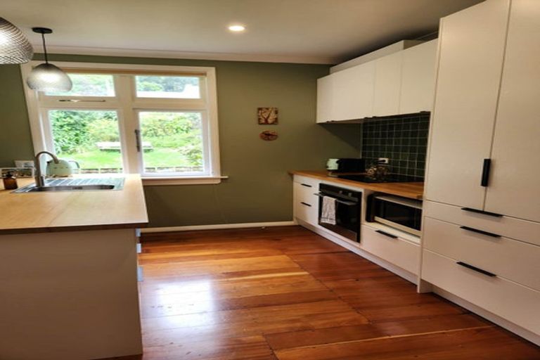 Photo of property in 7 Totara Street, Eastbourne, Lower Hutt, 5013